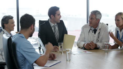 Businessman-talking-to-medical-team