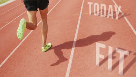 Sportlicher-Mann-Läuft-Mit-Dem-Satz-„Get-Fit-Today“-Auf-Dem-Boden-In-Outdoor-Tracks