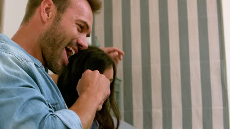 Happy-father-and-daughter-using-laptop-on-the-sofa