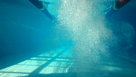 Underwater-view-of-man-swimming