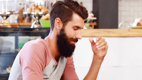Portrait-of-hipster-man-drinking-coffee