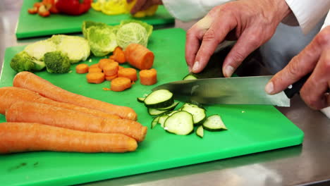 Chef-chopping-vegetables-on-green-board