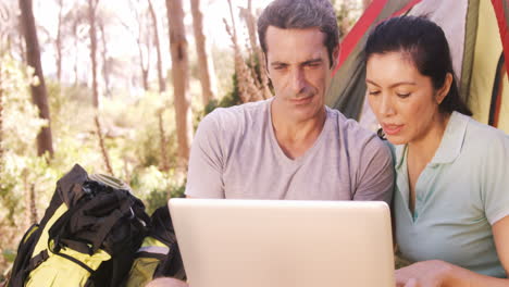 Couple-is-looking-the-computer