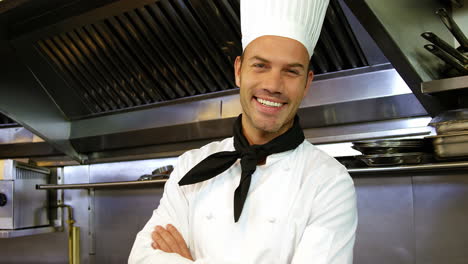 Un-Chef-Sonriendo-A-La-Cámara