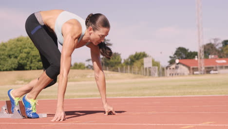 Mujer-Atleta-Comenzando-A-Correr-