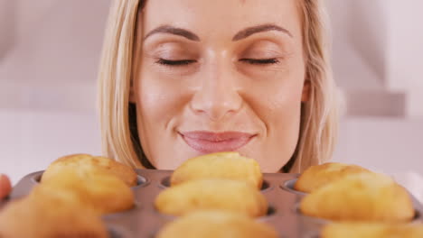 Close-up-on-a-blonde-woman-satisfying-of-her-cakes