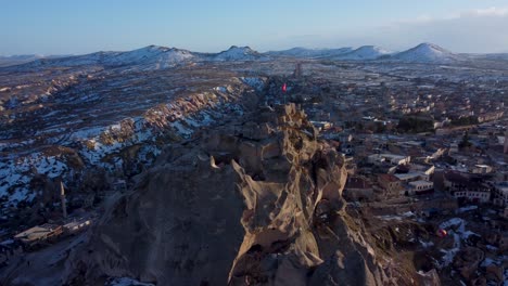 Cappadocia-Turkey's-Uçhisar-Castle-Citadel:-Majestic-Rock-Fortress-in-a-Stunning-Desert-Landscape,-Nevşehir-Türkiye