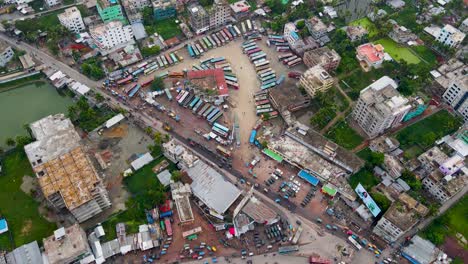 Barisal,-Bangladesch-–-Ein-Panoramablick-Auf-Den-Busbahnhof-Rupatoli-–-Vogelperspektive