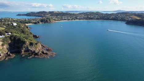 Aerial-View-Of-Big-Oneroa-Beach,-Oneroa-Bay-With-Boats-At-Waiheke-Island,-New-Zealand