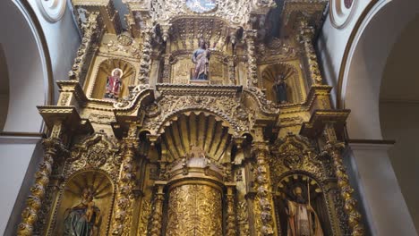 Ornate-gold-altar-in-the-Church-of-Saint-Joseph-in-Casco-Viejo,-Panama-City