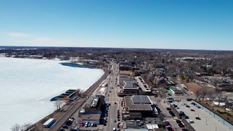 Flyover-of-downtown-Wayzata,-Minnesota-in-the-winter