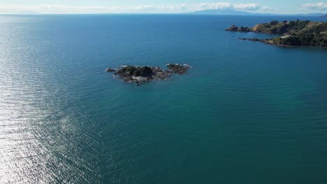 Aerial-View-Of-Nani-Island-Next-To-The-Waiheke-Island-In-Auckland,-New-Zealand