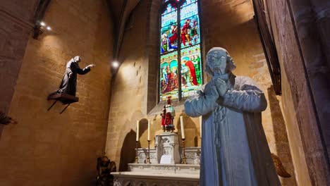 Details-Der-Kapelle-Im-Inneren-Der-Gotischen-Kathedrale-Saint-Julian,-Le-Mans-In-Frankreich