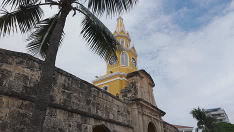 Historic-Torre-del-Reloj-monument-in-Cartagena,-Colombia,-with-colonial-architecture-and-palm-trees