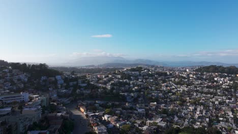 Panning-drone-shot-of-the-large-homes-in-San-Francisco,-California