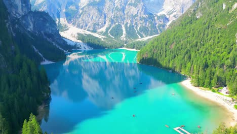 View-of-the-lake-Braies-in-Dolomites-mountains,-Italy