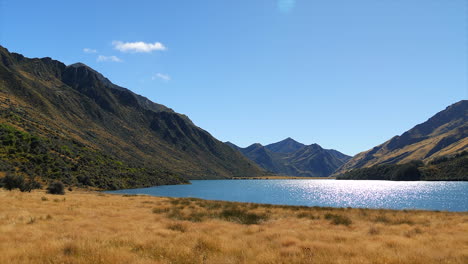 Panorámica,-Vista-Panorámica-Del-Lago-Moke-En-Un-Valle-De-Queenstown,-Isla-Del-Sur,-Nueva-Zelanda