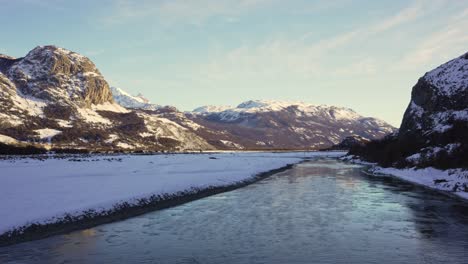 Blick-Flussaufwärts-Auf-Den-Rio-De-Las-Villas-In-Patagonien,-Argentinien