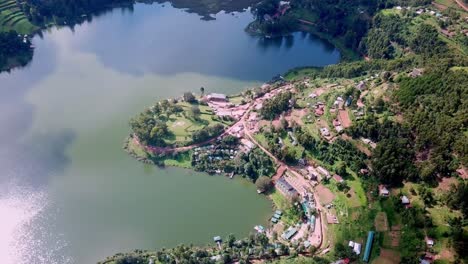 Hotels-Am-Ufer-Des-Bunyonyi-Sees-In-Der-Stadt-Kabale-In-Uganda