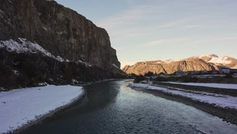 Water-Flows-Downstream-At-Rio-De-Las-Vueltas,-Patagonia,-Argentina