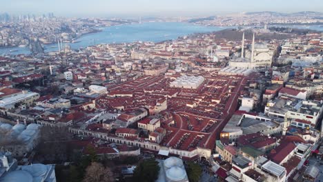 Grand-Bazaar-and-Nuruosmaniye-Mosque-in-Istanbul,-Turkey