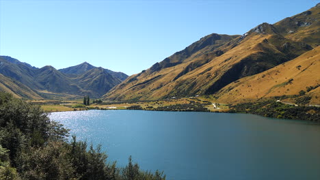 Panning-scenic-view-of-Moke-Lake-near-Queenstown,-New-Zealand