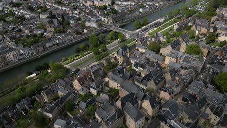 Puente-Pont-Yssoir-Sobre-El-Río-Sarthe-En-La-Ciudad-De-Le-Mans,-Francia