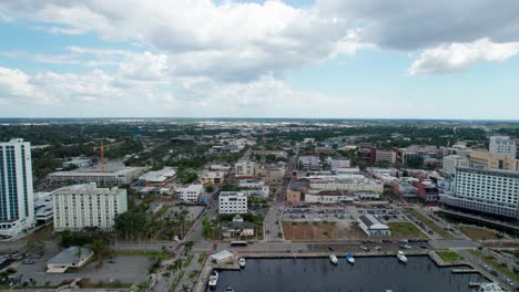 Hight-altitude-drone-aerial-video-of-downtown-Fort-Myers,-Florida