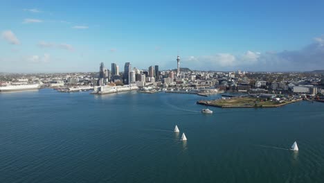 Sailboats-Sailing-Across-The-Waitemata-Harbour-With-Calm-Blue-Waters-In-Auckland-CBD,-New-Zealand