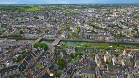 Le-Mans-cityscape-with-Sarthe-River,-France