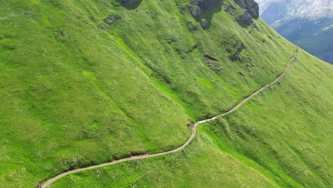 Civetta-mountain-from-the-Viel-del-Pan-path-in-the-Padon-mountain-group