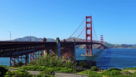 Golden-Gate-Bridge-Landmark-Tourist-Attraction-from-Vista-Point-in-San-Francisco,-California,-USA
