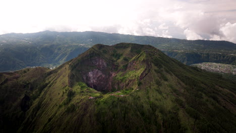 Cráter-Del-Monte-Batur,-Volcán-Activo-En-La-Isla-De-Bali,-Indonesia