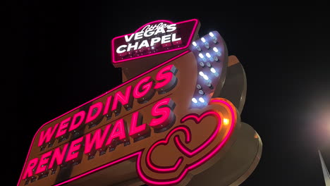 Capilla-De-Las-Vegas-Y-Renovaciones-De-Bodas-Letreros-De-Neón-Por-La-Noche