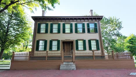 Abraham-Lincoln-home-front-facade