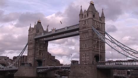 London-Bridge
