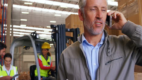 Trabajadores-Del-Almacén-Trabajando-Juntos