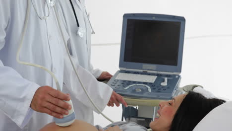 Brunette-pregnant-woman-having-a-sonogram-scan