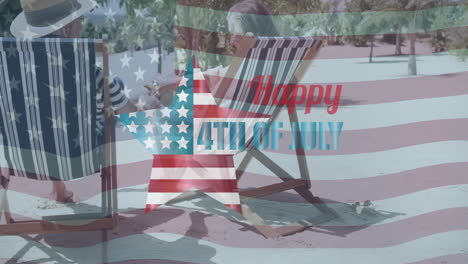 Animation-Eines-Fröhlichen-Textes-Zum-4.-Juli-Und-Der-US-Flagge-über-Einem-älteren-Kaukasischen-Paar,-Das-Am-Strand-Händchen-Hält