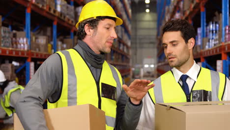 Warehouse-workers-working-together-