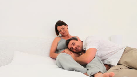 Man-listening-to-the-belly-of-his-pregnant-wife-