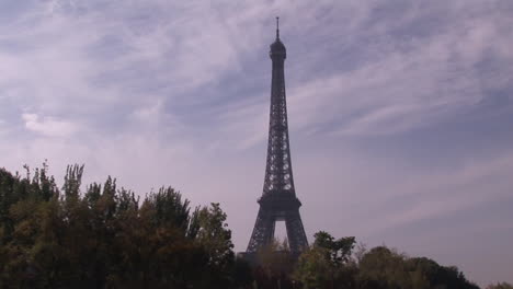 Der-Eiffelturm
