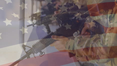 Animation-Der-Flagge-Der-USA-über-Kaukasischen-Männlichen-Soldaten-Mit-Gewehr