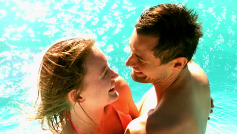 Sexy-couple-standing-in-the-pool-together-on-holidays