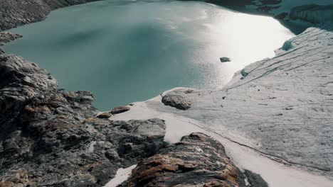 Glaciar-Ojo-Del-Albino-Lagoon-Over-Hiking-Trail-Near-Ushuaia-In-Tierra-Del-Fuego,-Argentina