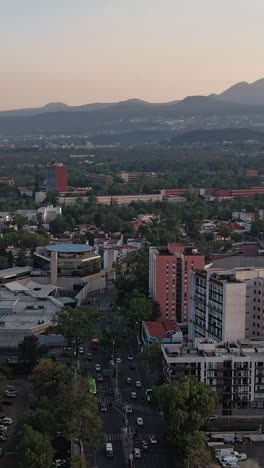 Vertical-hyperlapse-of-the-southern-Mexico-City-skyline-at-sunset