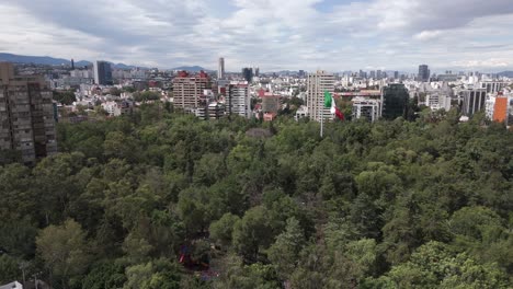 360-Grad-Luftaufnahme-Der-Aufständischen-Und-Des-Stadtparks-In-Mexiko-Stadt