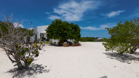 Haven-of-Luxury-and-Comfort,-exquisite-beachfront-vacation-rental-house,-Los-Roques