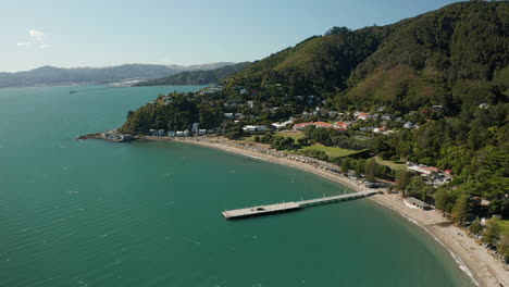 Drone-shot-of-Eastbourne-Bay-in-Wellington,-New-Zealand