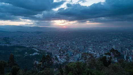 Day-to-night-timelapse-overlooking-the-city-of-Bogota,-Colombia-from-the-mountains